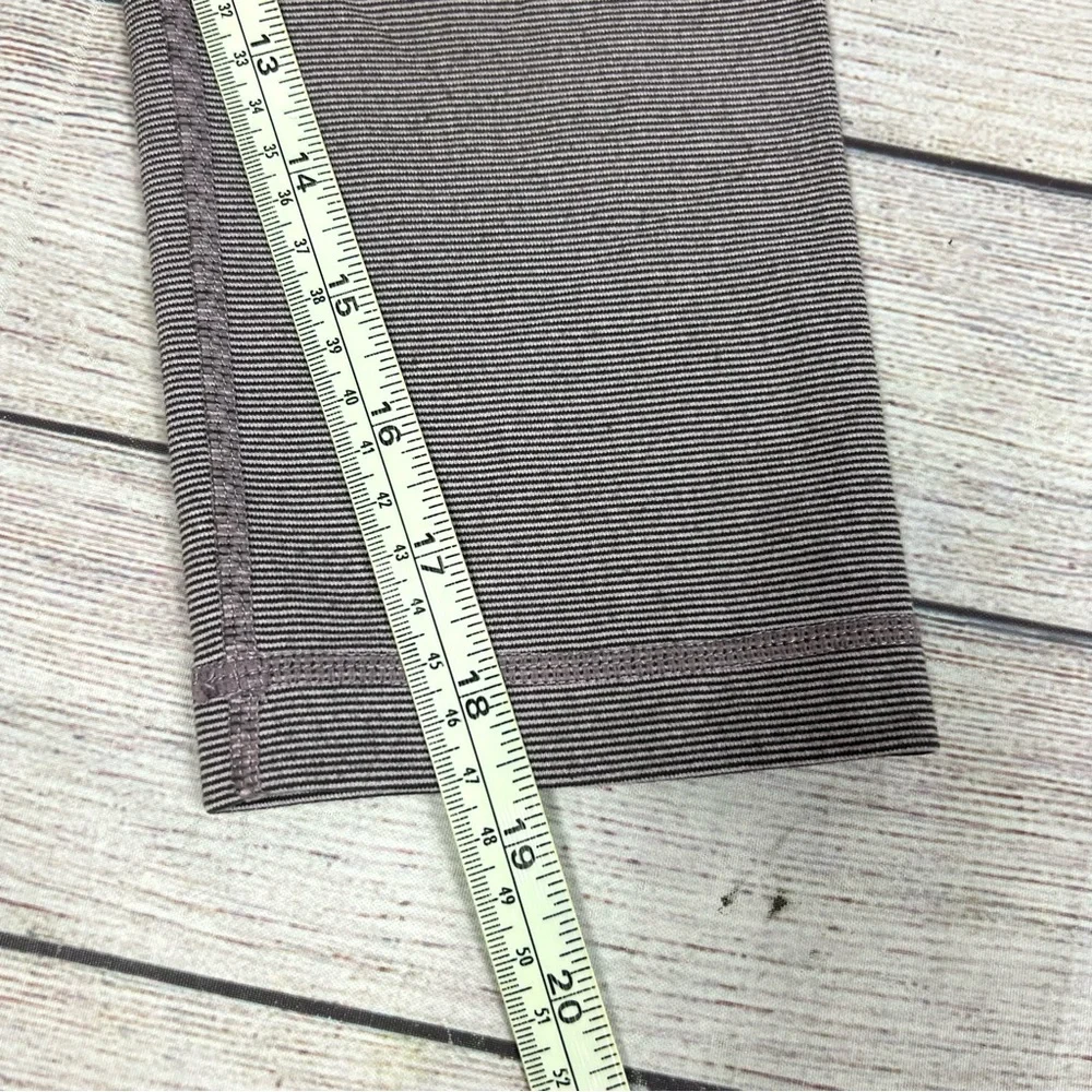 Lululemon Women’s Purple Striped Cropped Leggings Yoga Gym Sz 2 Stretch Pilates